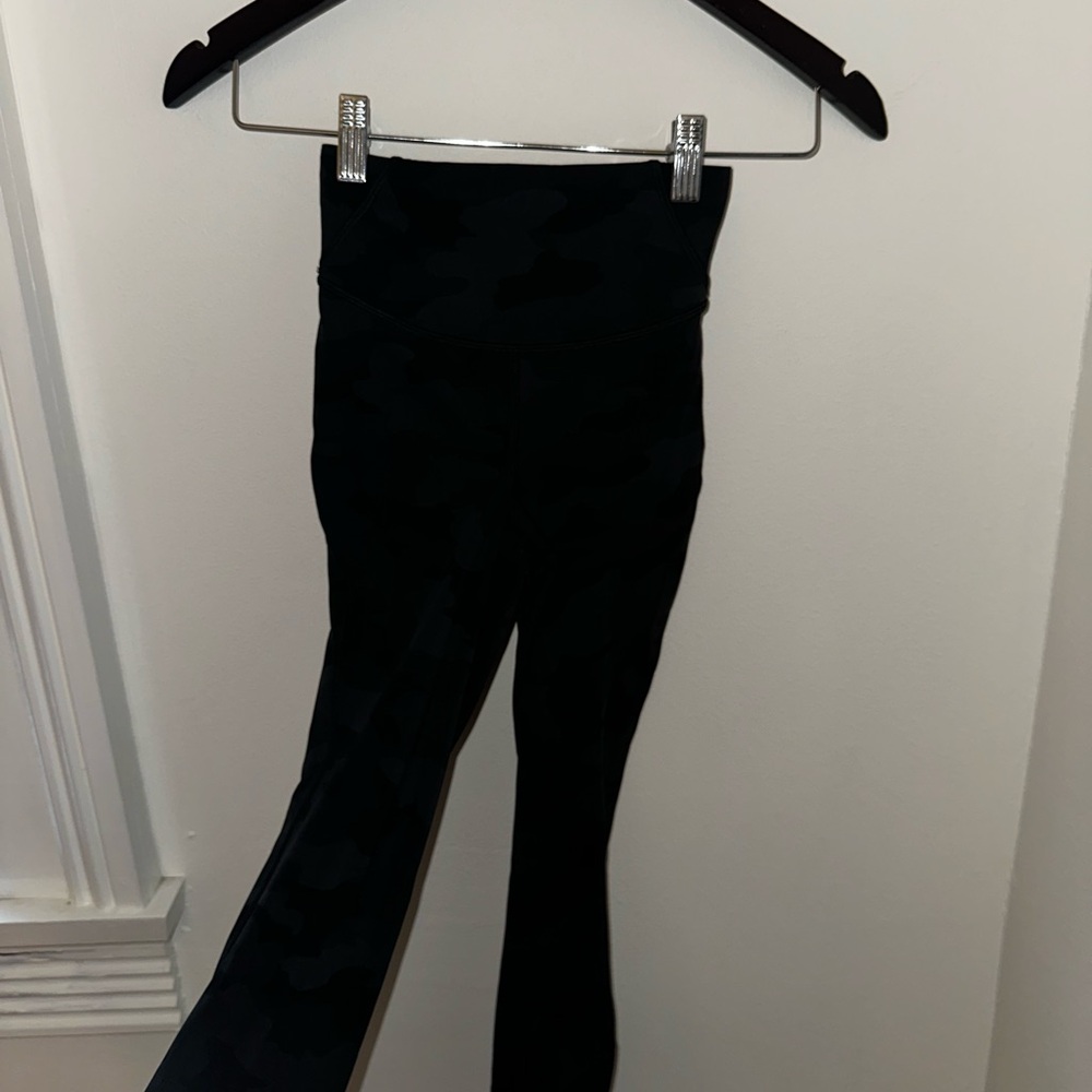 Lululemon leggings, camo print black, size 0, align